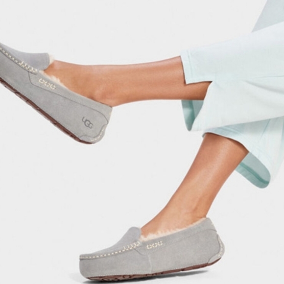 UGG Shoes - Ugg Ansley Slippers size 6 for Women
